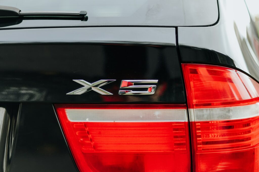Best-Run-Flat-Tires-for-BMW-X5-Rear-Logo